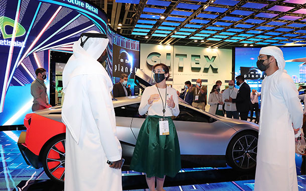 Etisalat demos the future of mobility and smart retail