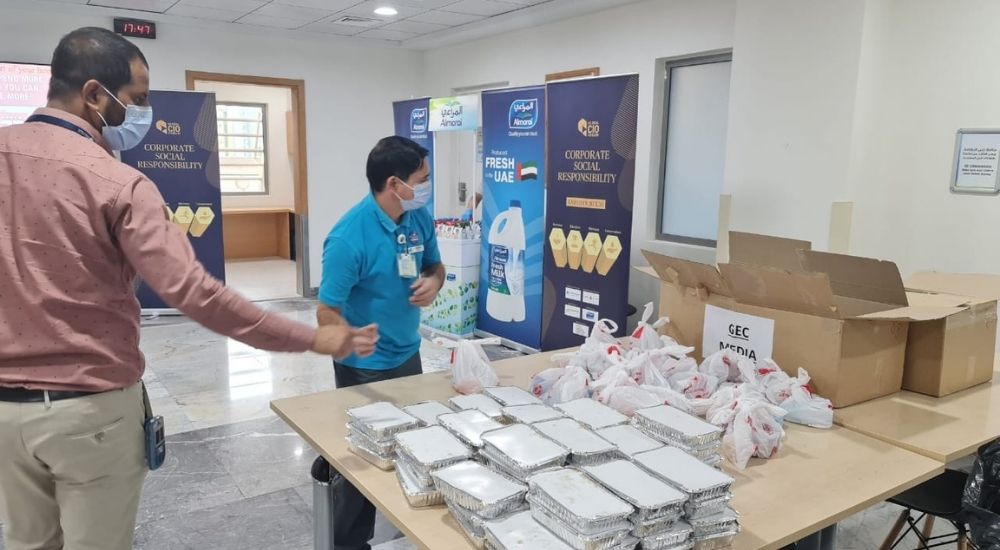 Global CIO Forum distributes Iftar meal boxes at Zulekha Hospital in Dubai.