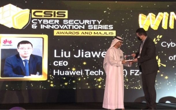 Liu Jiawei, CEO, at Huawei Tech receiving CEO of the Year.
