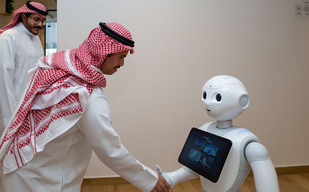 A Sa3ee representative interacting with PROVEN Arabia’s robot.